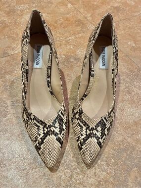 Steve Madden Snake-Print Pointed Heels in Beige and Black